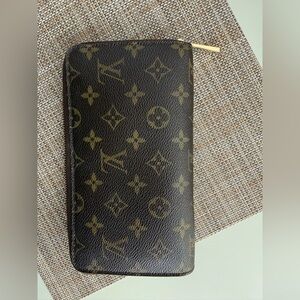 Louis Vuitton Monogram Zippy Organizer Wallet preloved